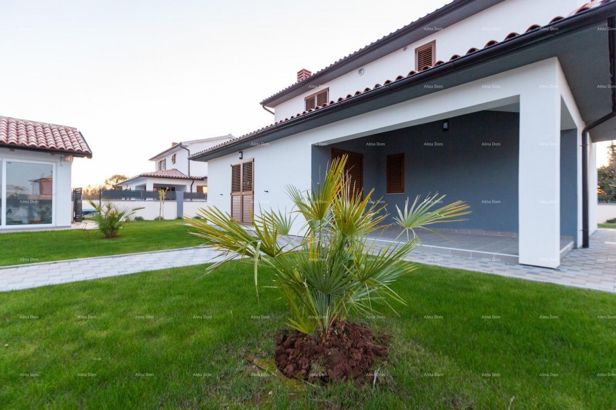 Prostrana kuća s četiri sobe u Puli, Šikići , blizu centra i mora 11