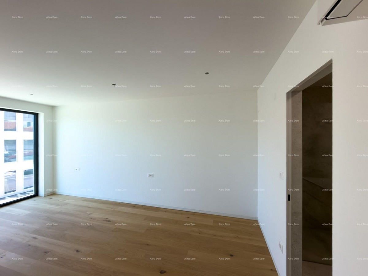 Vendita di appartamenti in edificio residenziale e commerciale con vista mare, centro di Umago! S3 17