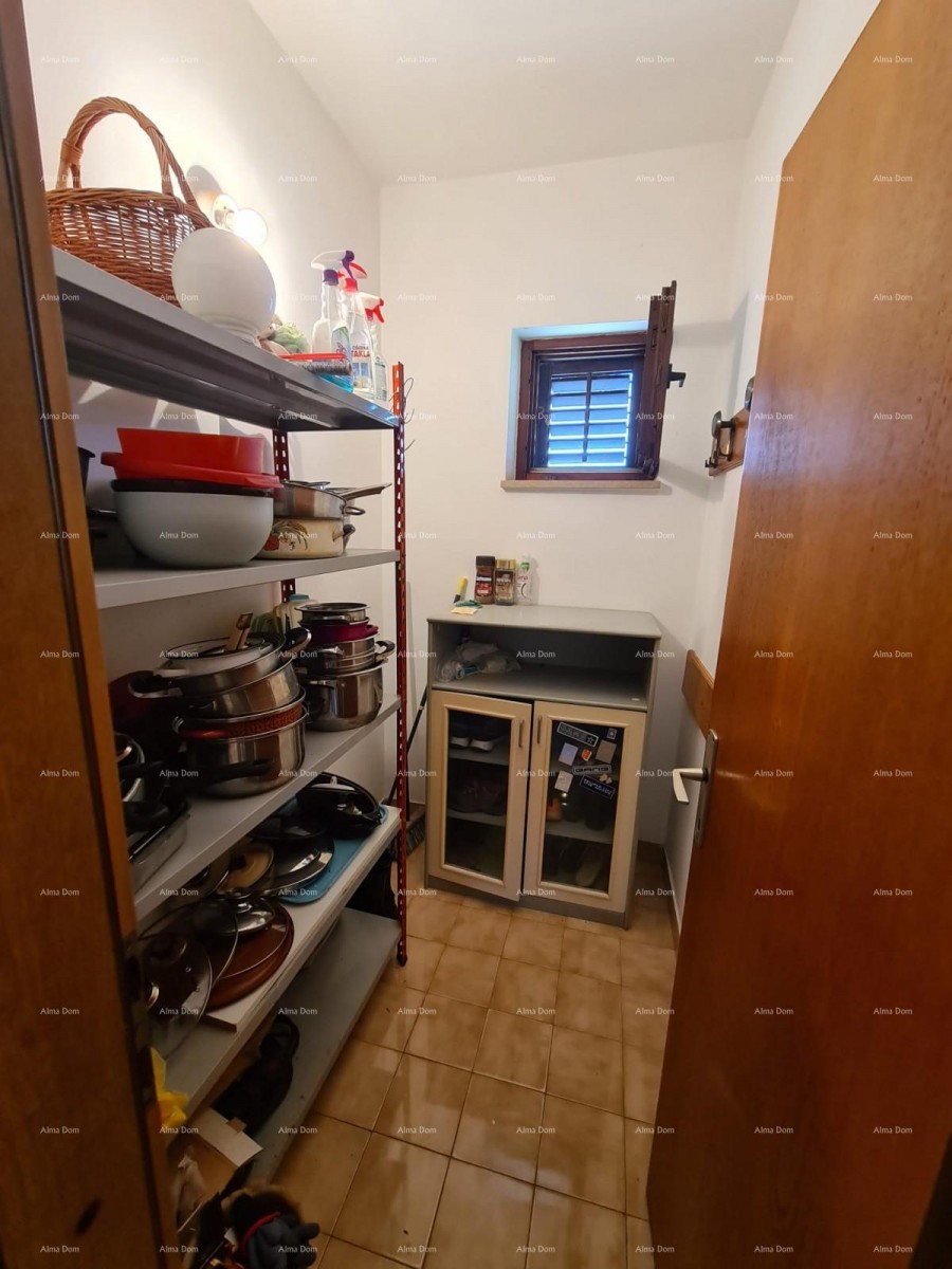 Prodaja kuće s dvije stambene jedinice, pomoćnim objektom i garažom, Ližnjan! 40