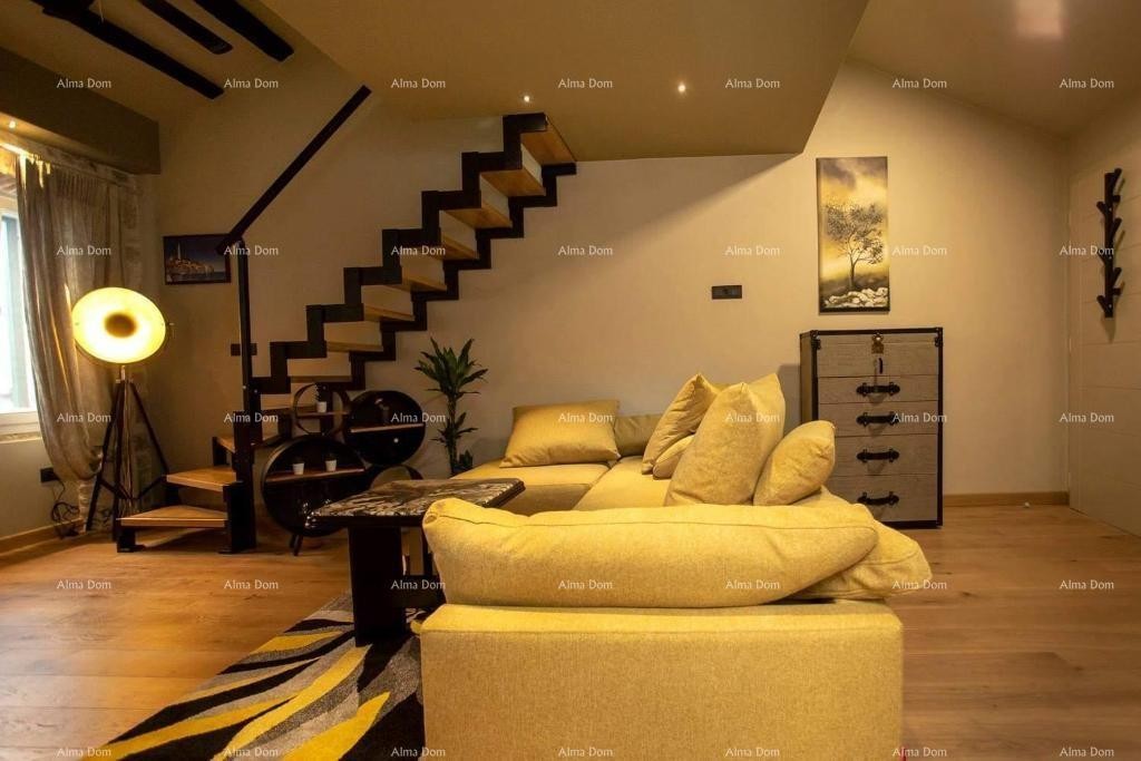 Prodaja - Elegantno urejen dvoetažni stan v stari jedrišču mesta, Rovinj! 3