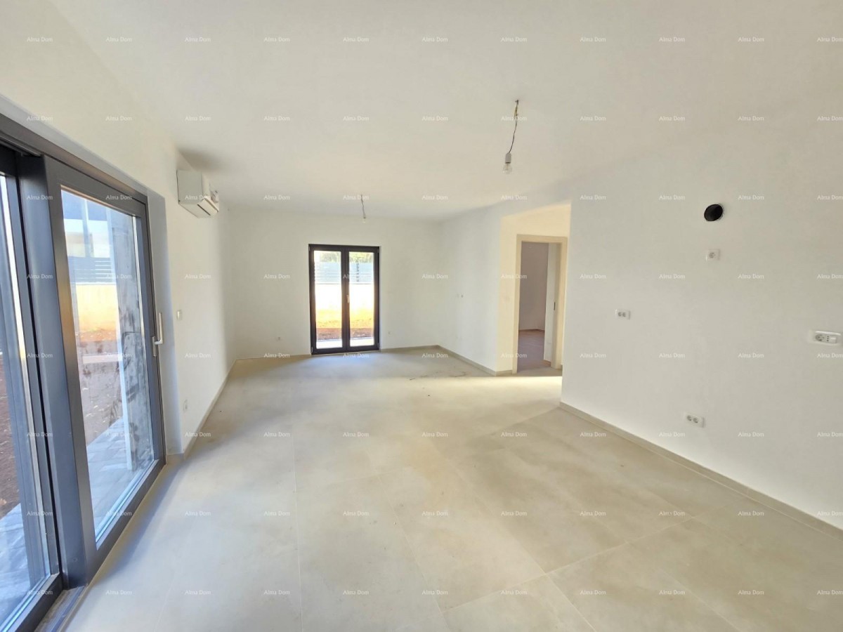 Two-bedroom apartment with a garden near the sea. MEDULIN. 3