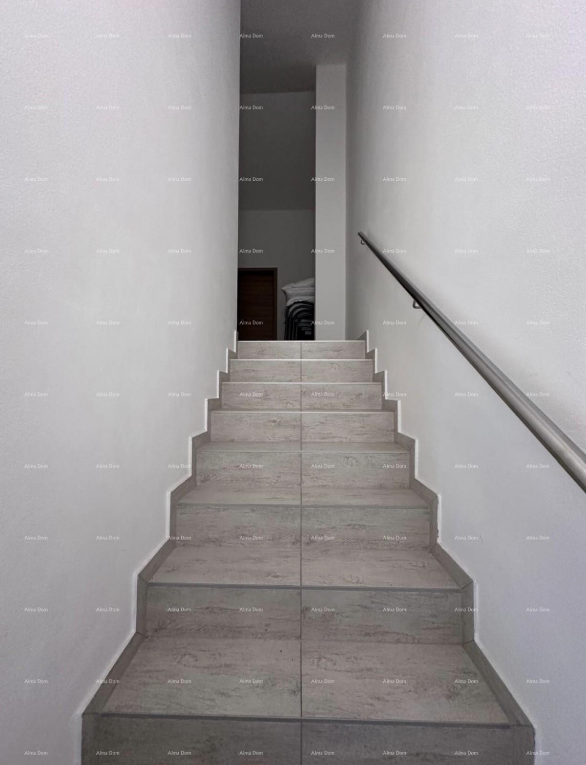 House with permission to build 4 apartments! 17