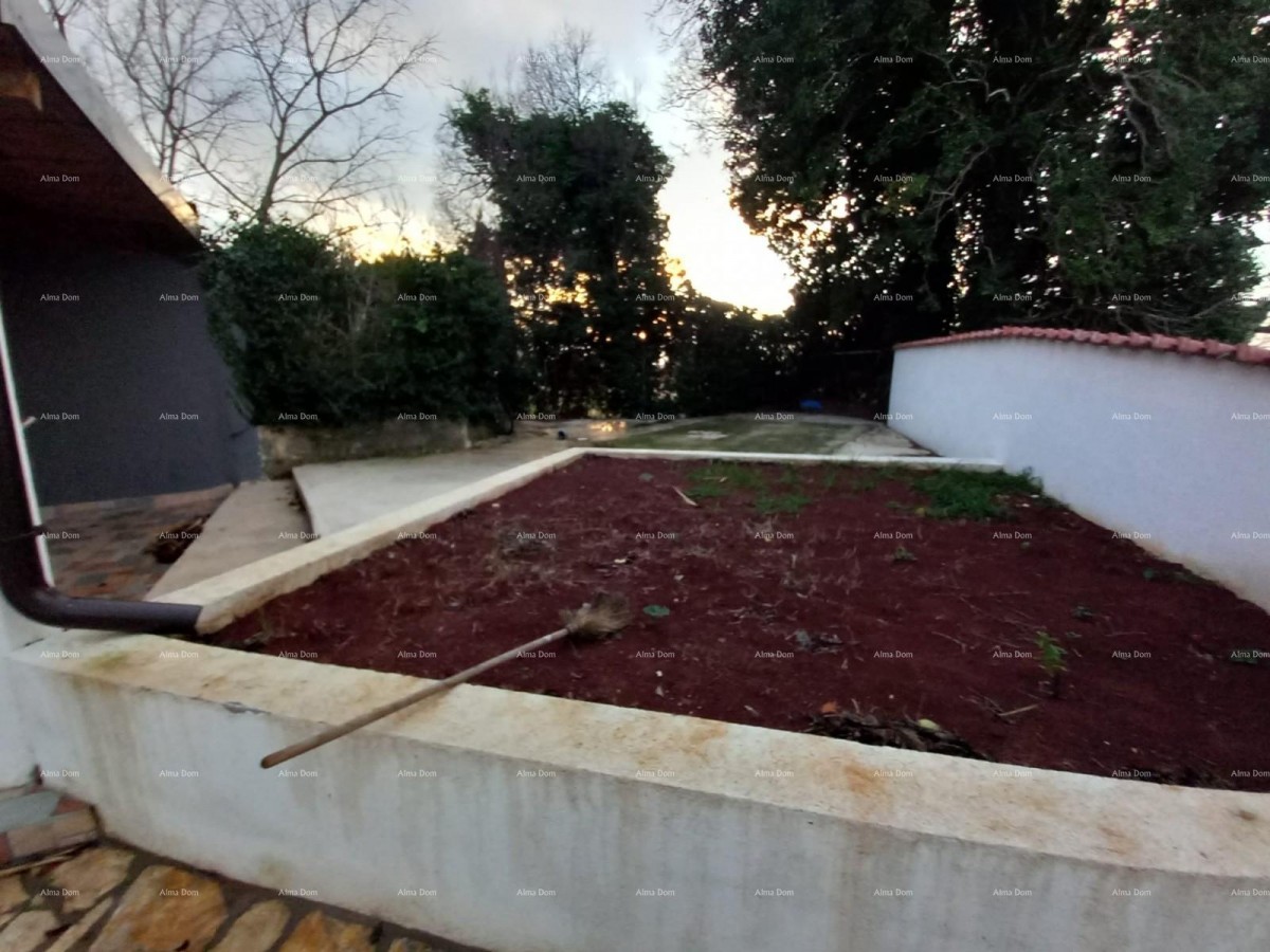 Prodaja kuće s dvije odvojene stambene jedinice i prostranim dvorištem, Šišan! 8