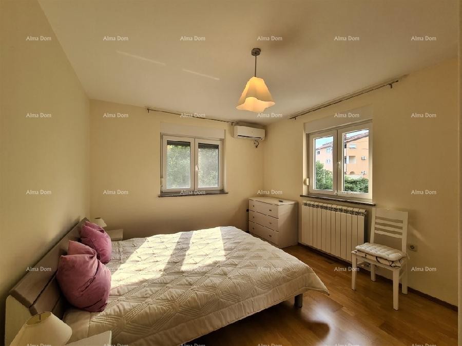 Ližnjan u prodaji  jedna velika i jedna mala kuća. 3