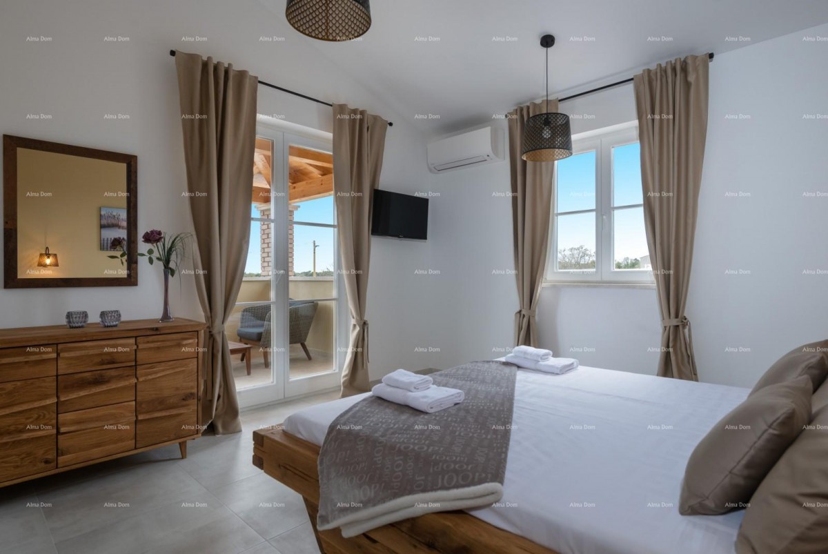 Prodaja - luksuzna vila s bazenom i jacuzzijem na prostornem dvorišču, Marčana! 12