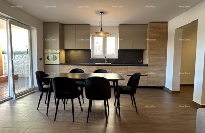 Продажа - Роскошная квартира в новостройке, всего в 15 м от моря! Умаг!