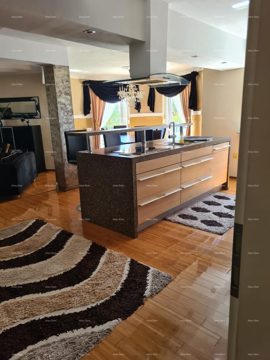 Na prodaju hiša s bazenom – Valtura 8