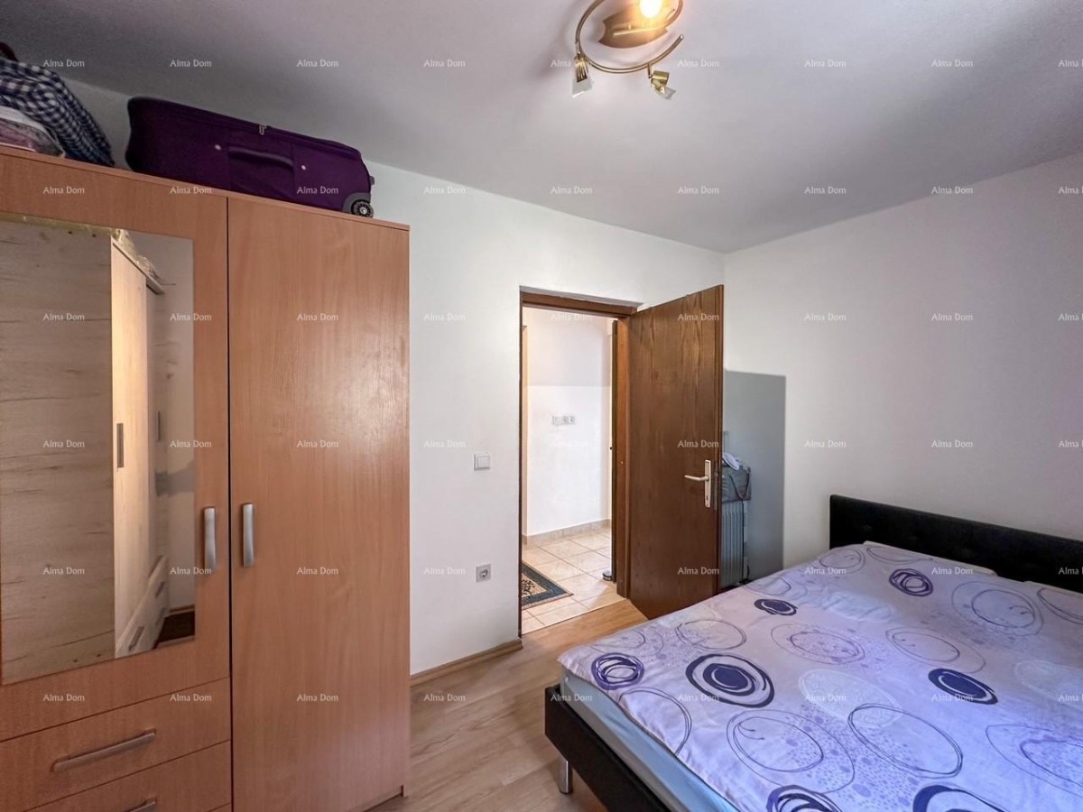 Prodajemo kuću sa dva stana u Valbandonu. 27
