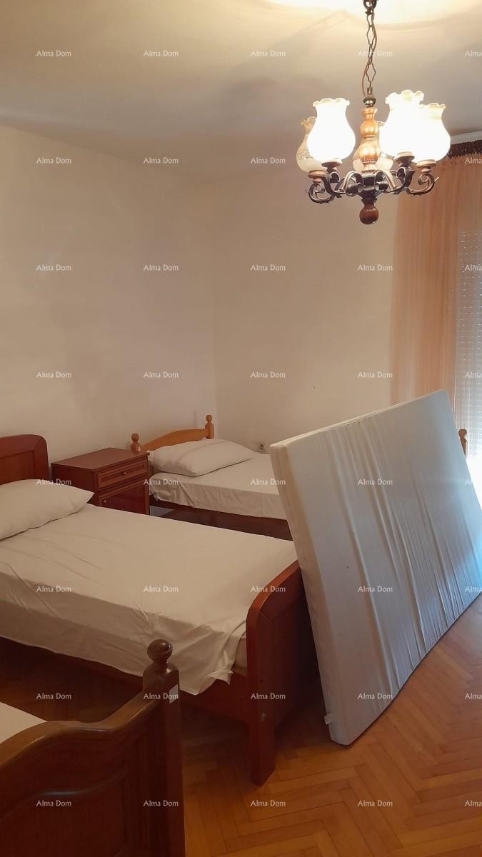 Prodaja, Ližnjan , kuća u nizu sa tri apartmana. 11