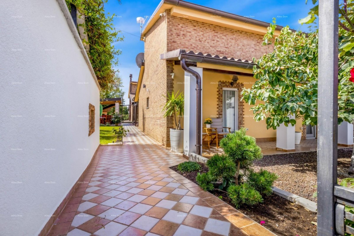 Prodamo dve povezani hiši v Pomeru 3