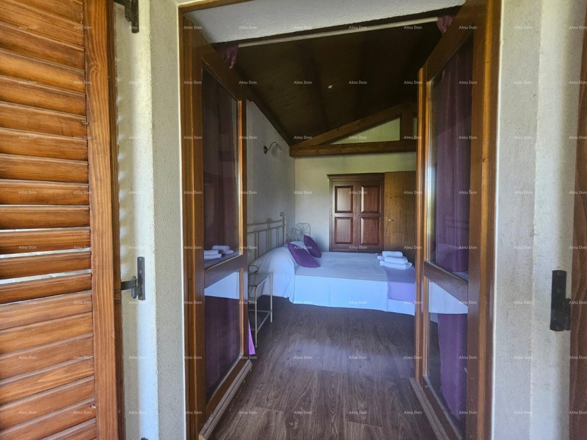 COMPLEX OF STONE HOUSES WITH 5 RESIDENTIAL UNITS – TINJAN 35