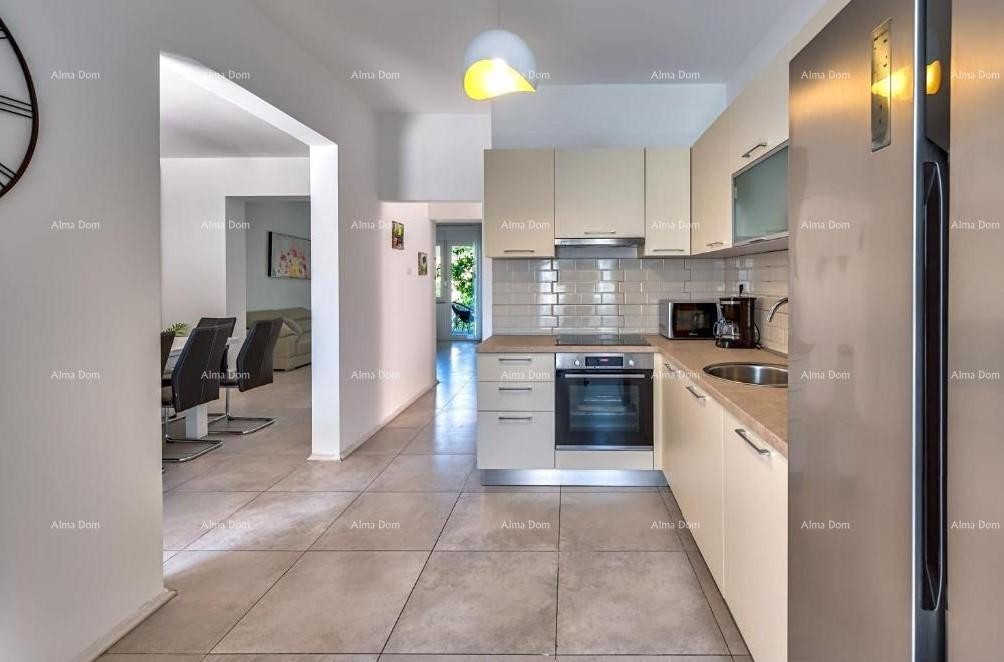 Prodaja kuće s bazenom i pogledom na more – Ližnjan 12