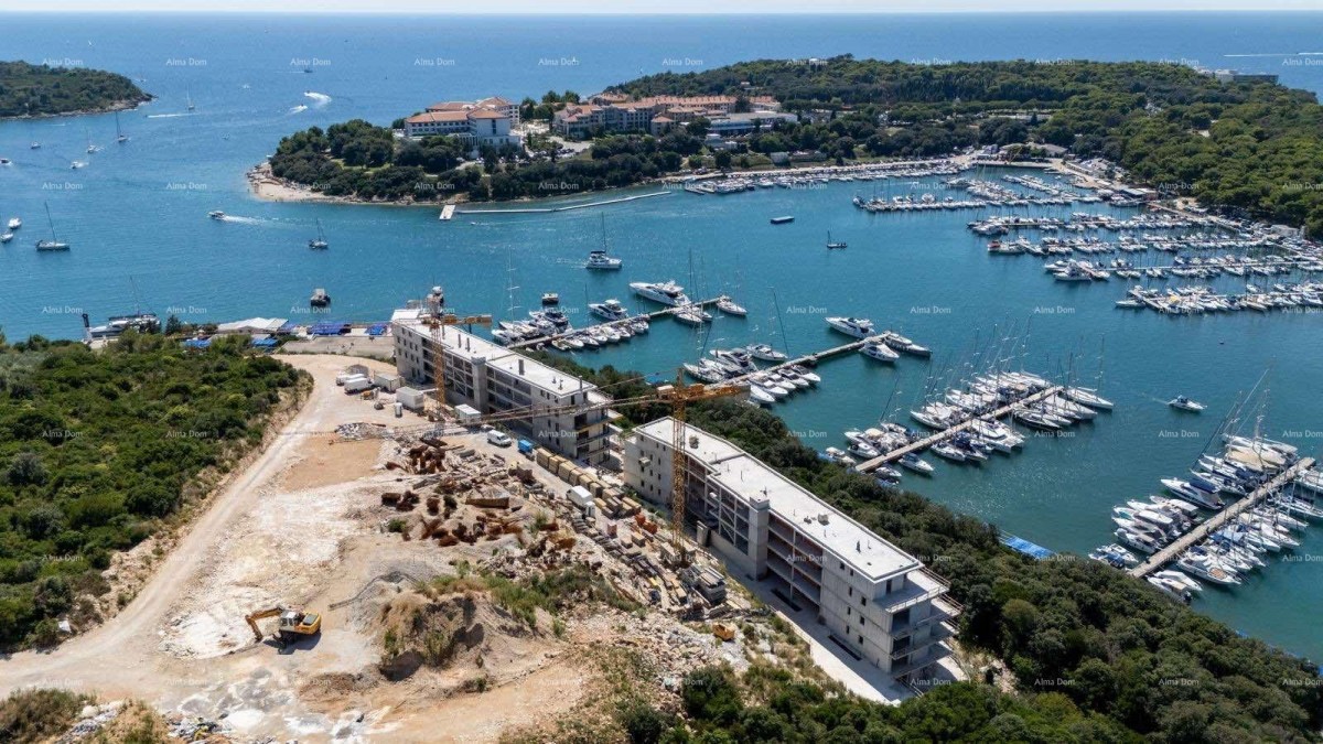 Sale of modern apartments in an exclusive building with a view of the marina, Pula! 24