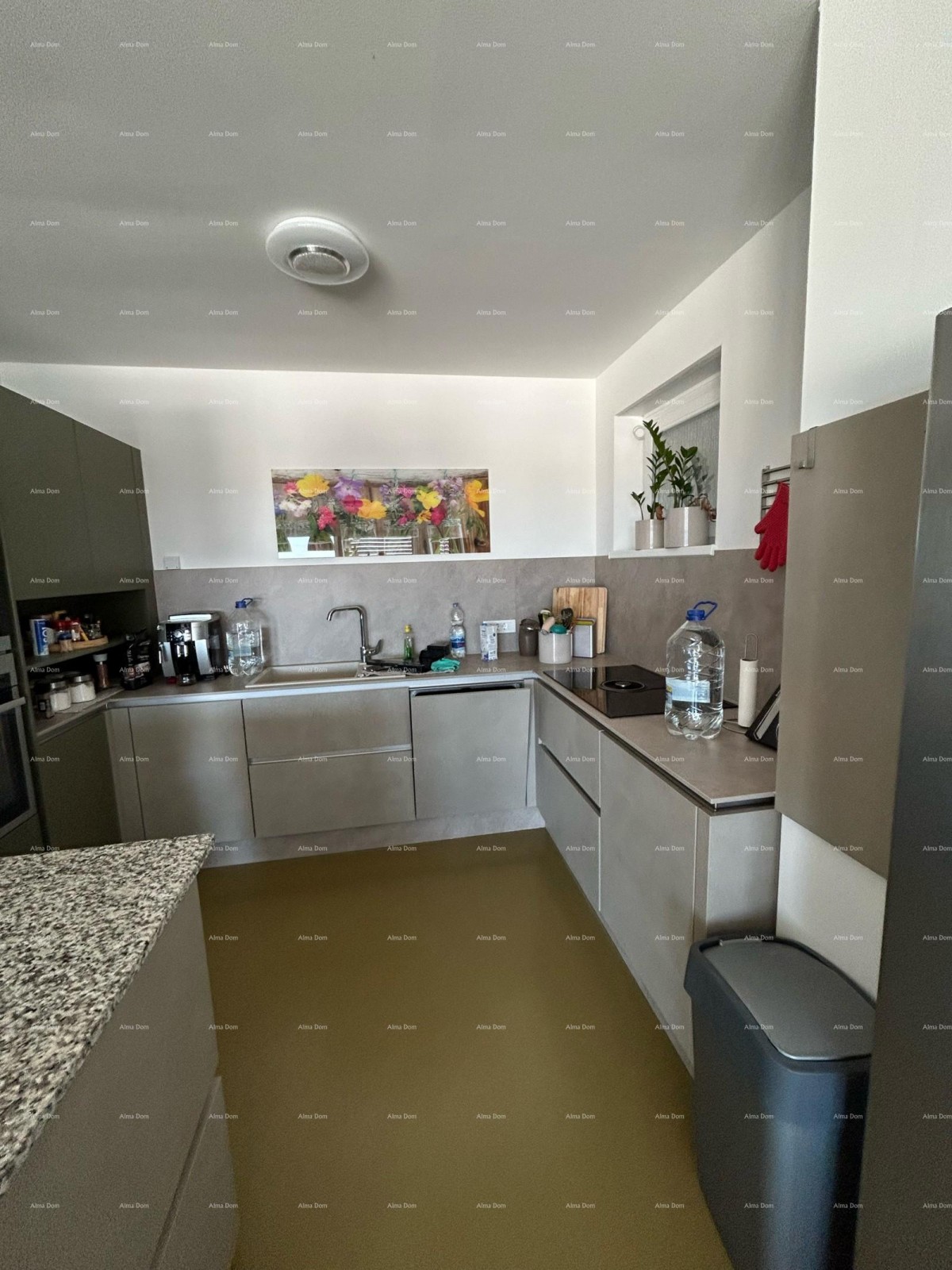 A beautiful villa with a sea view. POMER 15
