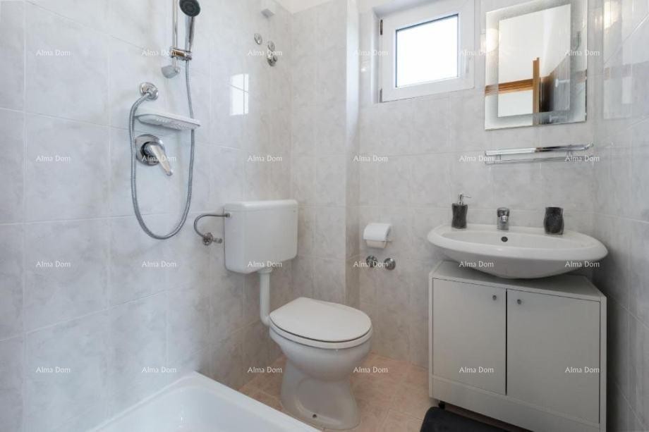 Na prodaju kuća s apartmanima u Štinjanu. 16