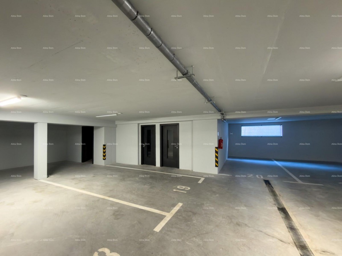 Vendita di appartamenti in edificio residenziale e commerciale con vista mare, centro di Umago! S3 24