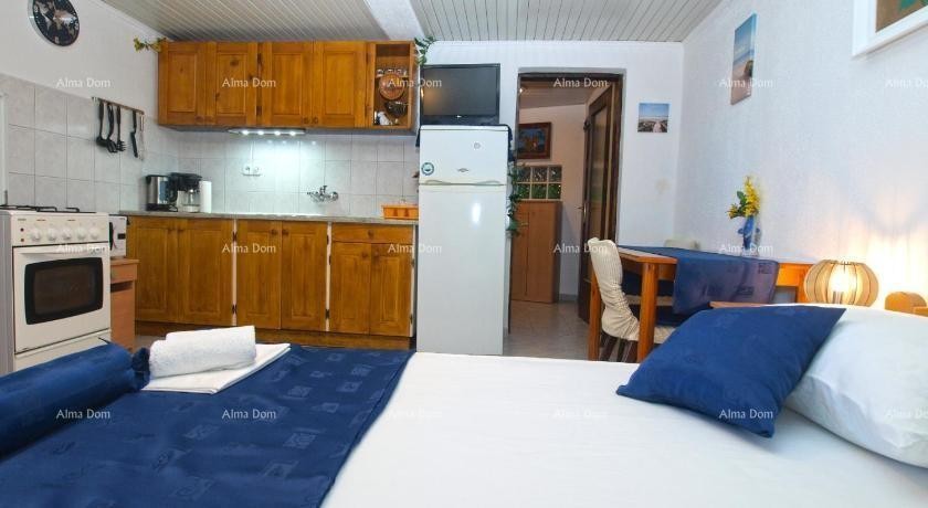 KUĆA SA TRI  APARTMANA,  MEDULIN 19