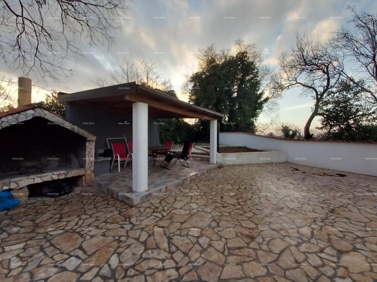 Prodaja kuće s dvije odvojene stambene jedinice i prostranim dvorištem, Šišan! 6