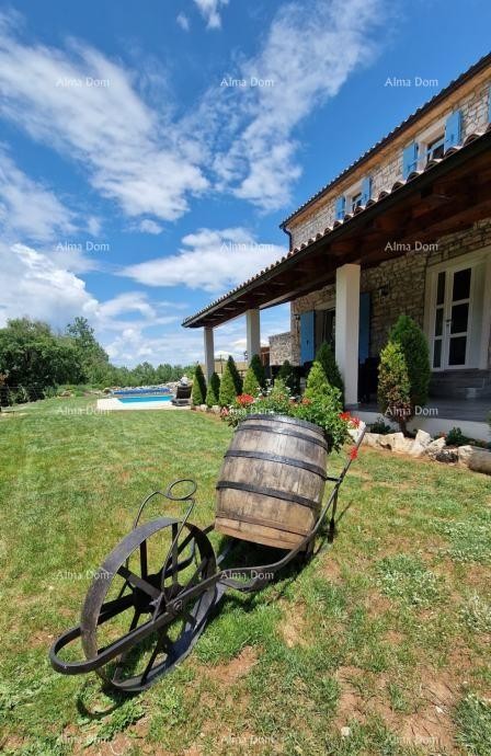 Sveti Lovreč, Čudovita kamnita vila z veliko parcelo 15