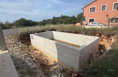 Продается одноэтажный дом с бассейном - в настоящее время в стадии