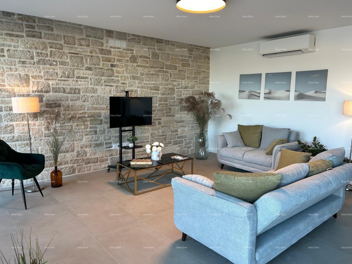 Vendesi una casa moderna con piscina situata in un idilliaco villaggio vicino a Rovigno. 14