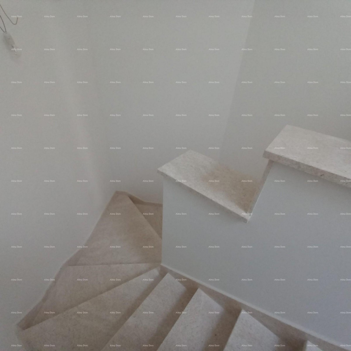 Stan u novogradnji sa garažnim mjestom. Medulin 20