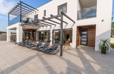 Loborika  Великолепная вилла с бассейном!