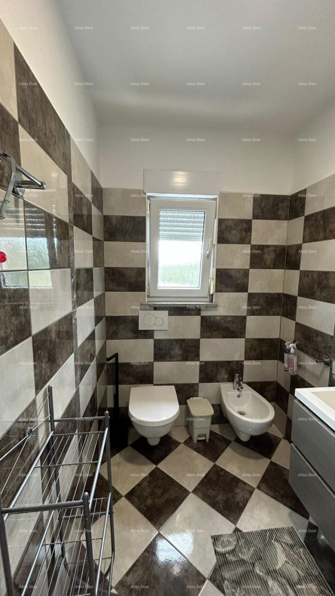 Prodajemo kuću sa više apartmana i bazenom. Pula Veli vrh. 28