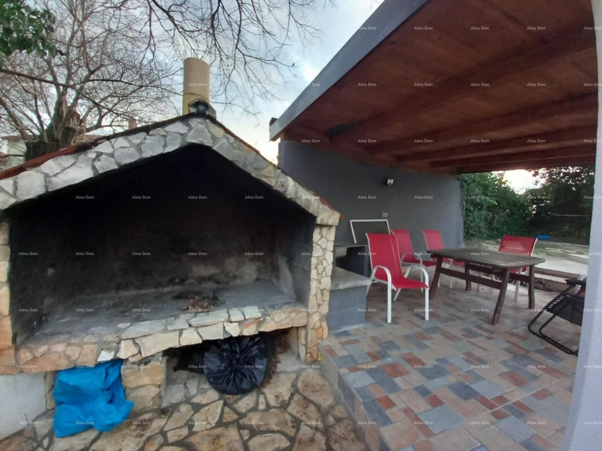 Prodaja kuće s dvije odvojene stambene jedinice i prostranim dvorištem, Šišan! 17