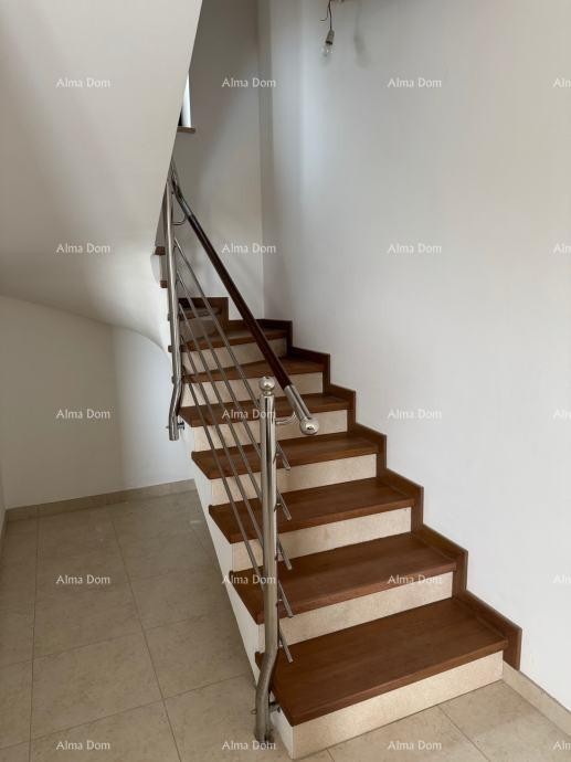 Stunning two-story apartment with a pool and terrace in Buje 7