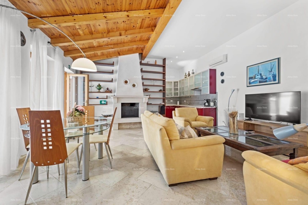 Prodaje se renovirana istarska kuća s bazenom – Kanfanar, 208 m², dva objekta 24