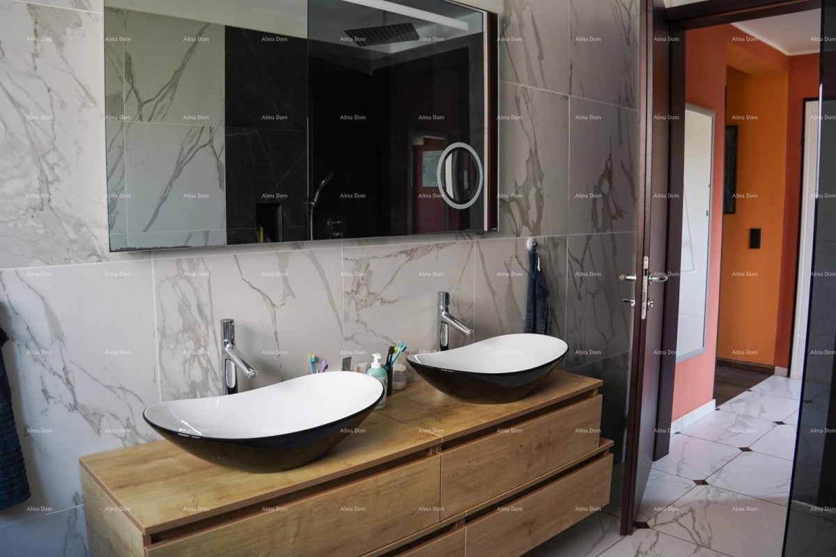 Rovinj. Apartment on the first floor of the house 11