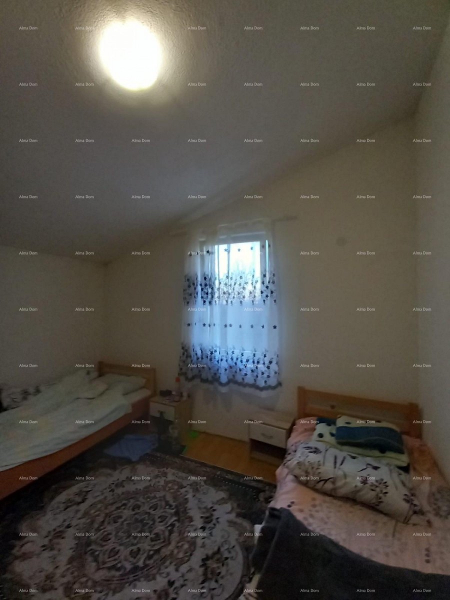 Prodaja kuće s dvije odvojene stambene jedinice i prostranim dvorištem, Šišan! 9