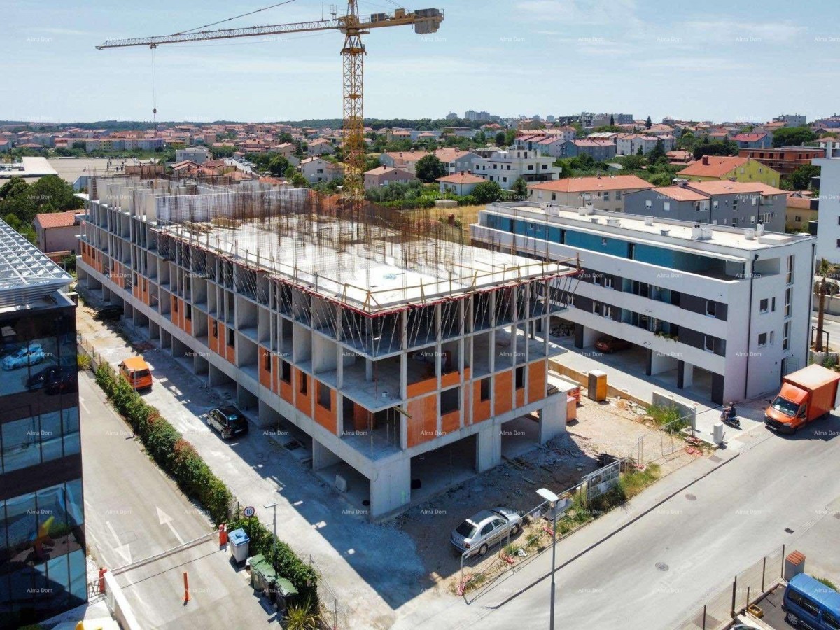 Pula! Edificio residenziale moderno con ascensore, vicino al centro. S43 1