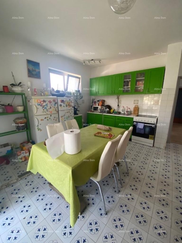 Velika samostojeća kuća. Pula. Veli vrh. 15