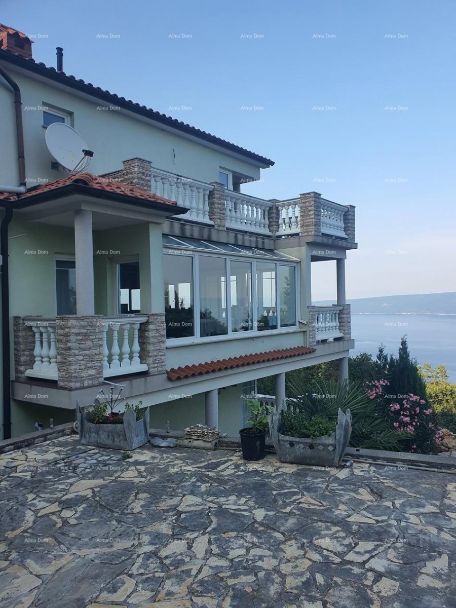 Многоквартирный дом с видом на море 2