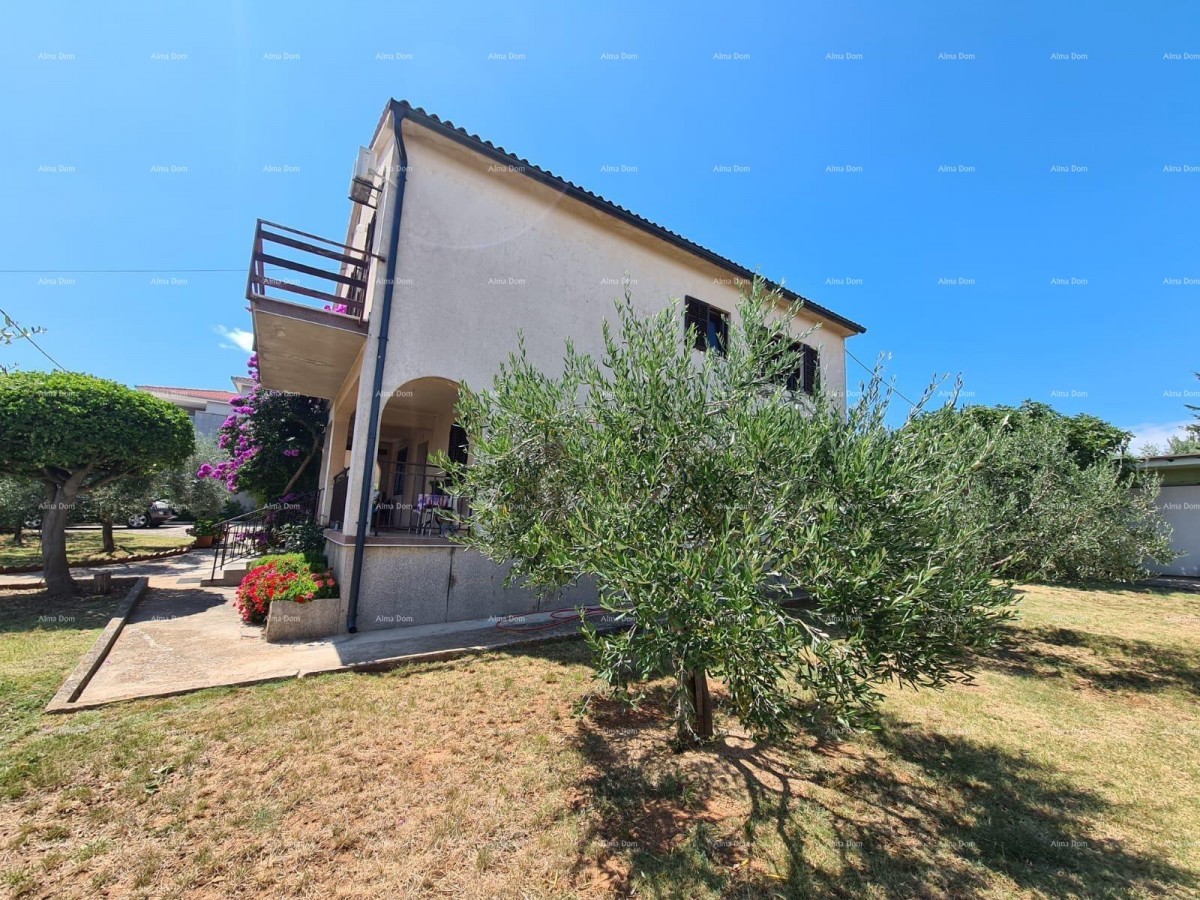 Sale of a house with two residential units, an auxiliary building, and a garage, Ližnjan! 5