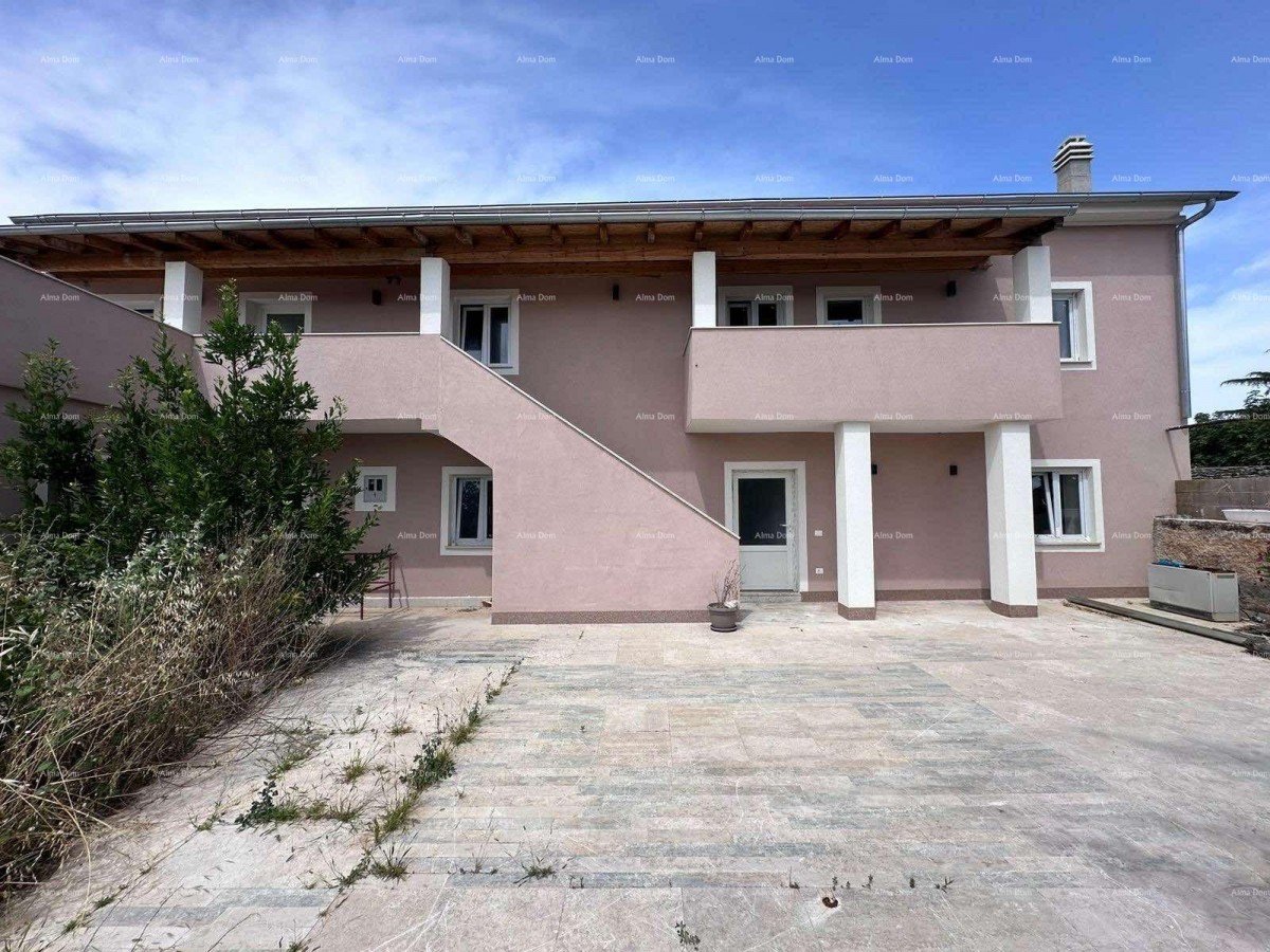 Продается фантастический дом с тремя квартирами в Медулине! 3