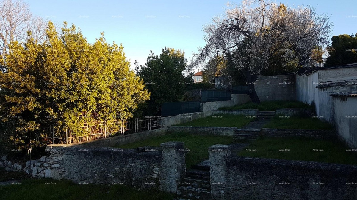 Pula!  Kuća s dva stana i velikim vrtom. Blizina Mup-a. 8