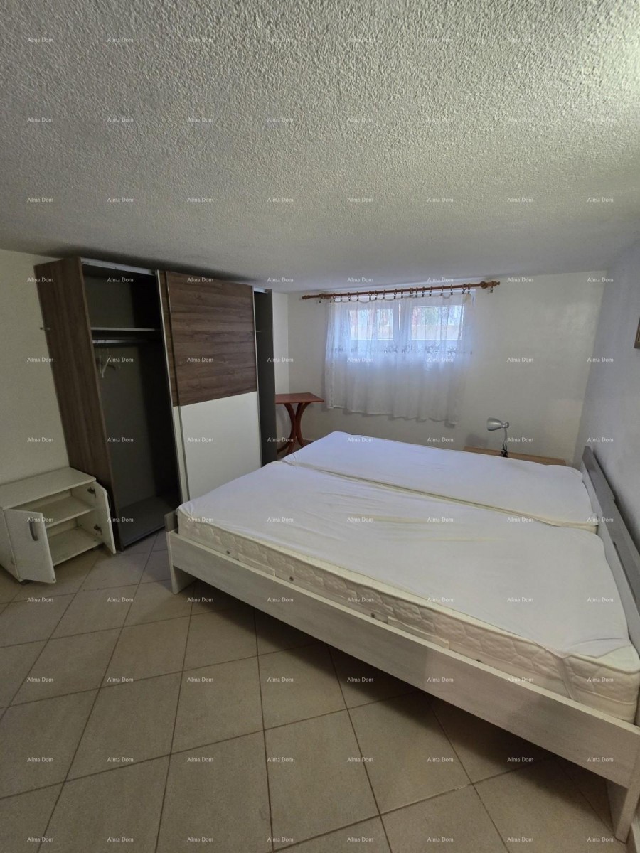 NOVIGRAD - Prodaja dveh stanovanj v družinski hiši 13