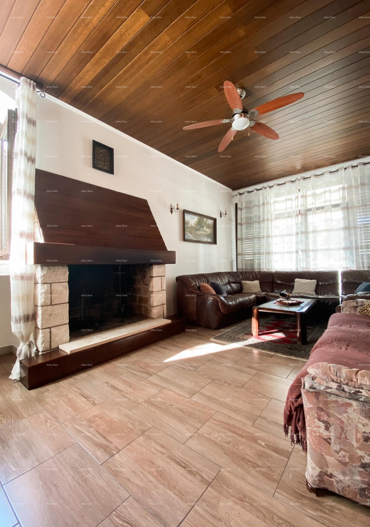 Lepa vila za prodajo na eni izmed najboljših lokacij v Supetru, otok Brač! 14