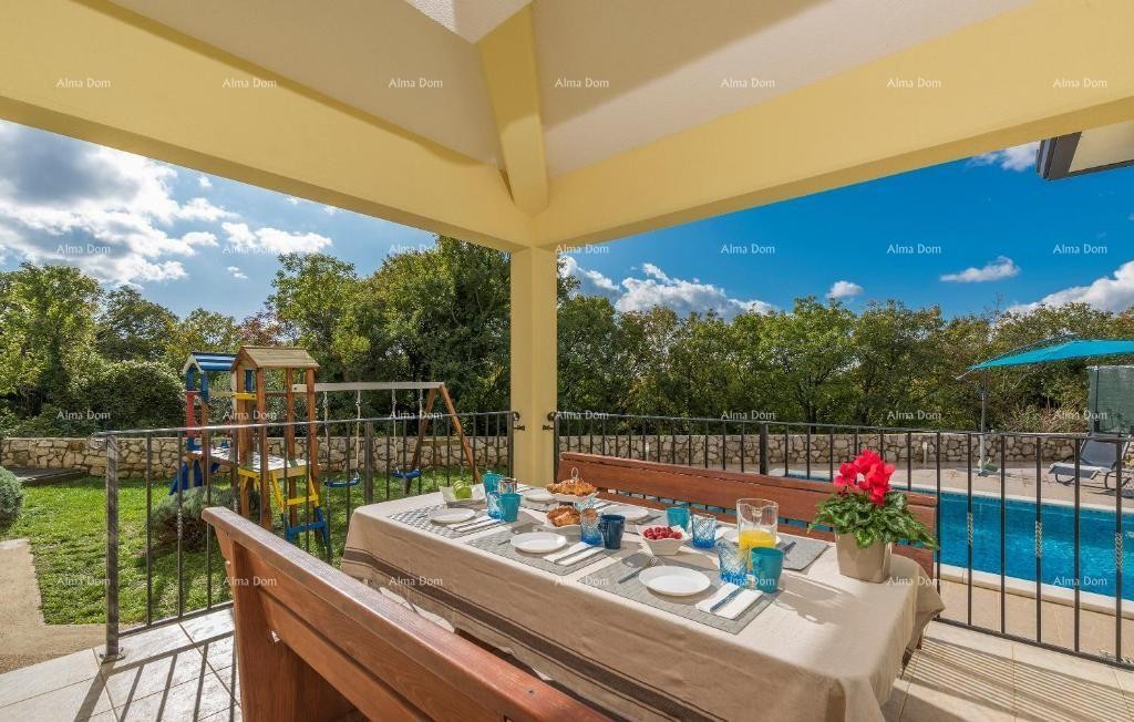 Počitniška hiša z bazenom in velikim vrtom 16