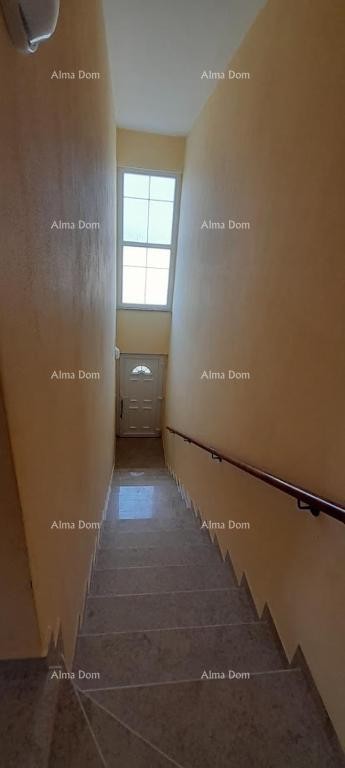 Excellent opportunity! PROPERTY WITH USAGE PERMIT. Exclusive sale of an apartment in a prime location with a garden and parking space. Sea view! Pošesi, Medulin!! 18