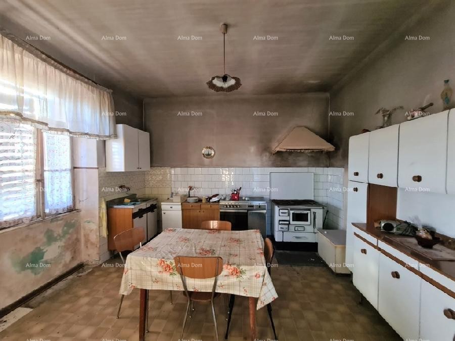 We are selling an old Istrian stone house with a view of Grožnjan. 6