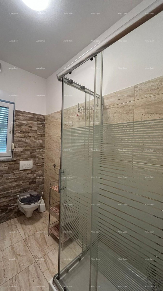 Prodajemo kuću sa više apartmana i bazenom. Pula Veli vrh. 37