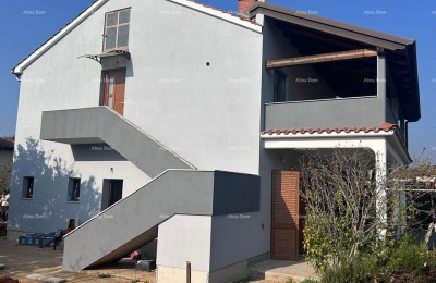 Пореч – семейный дом с двумя жилыми единицами