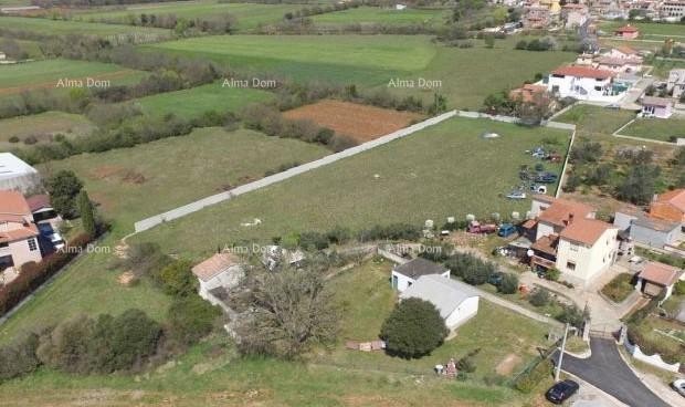 Prodaje se građevinsko zemljište, 4955 m2, blizu Pule. 1