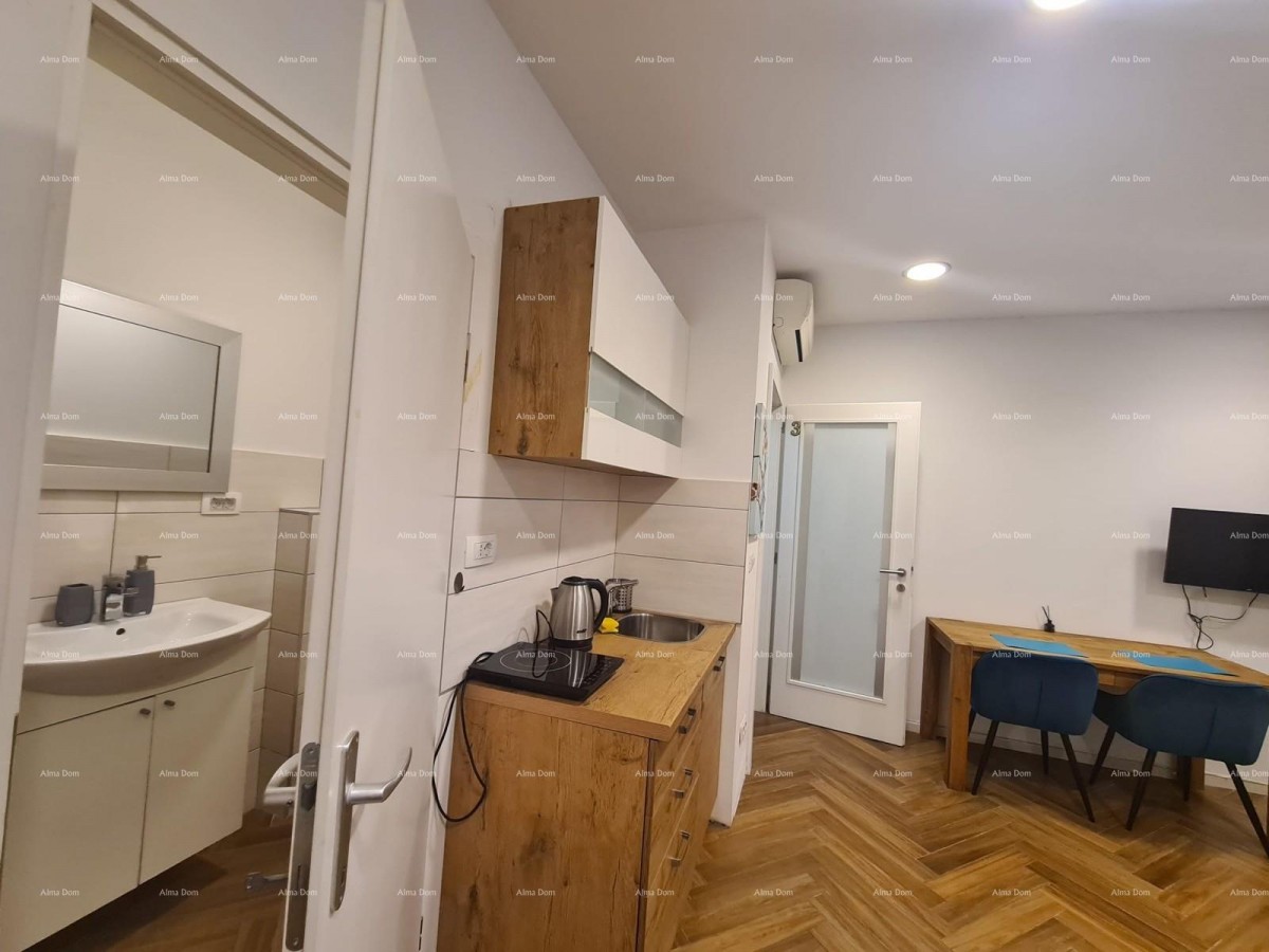 PRODAJA STANA S DVA APARTMANA – PULA 6
