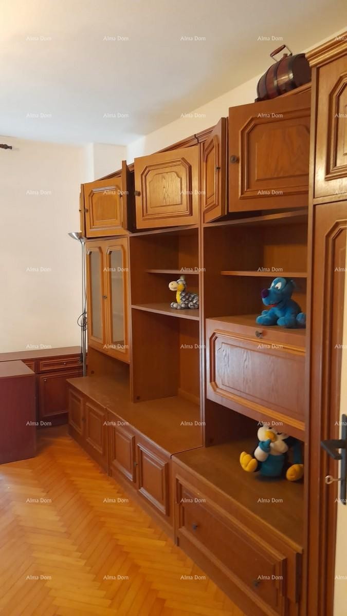 Prodaja, Ližnjan , kuća u nizu sa tri apartmana. 8