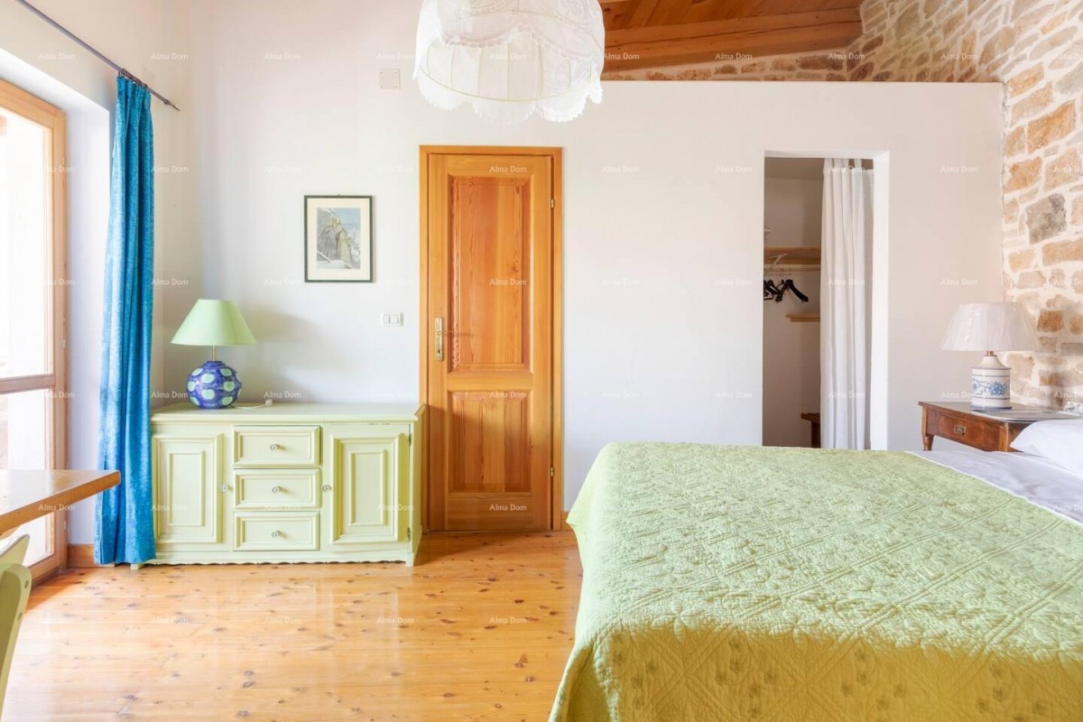 Marčana,  два каменных дома с бассейном. 21